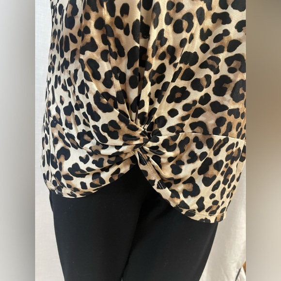 Chicos, scoop, neck, 3/4 sleeve, leopard top. Size 1 (6-8) - Picture 3 of 5